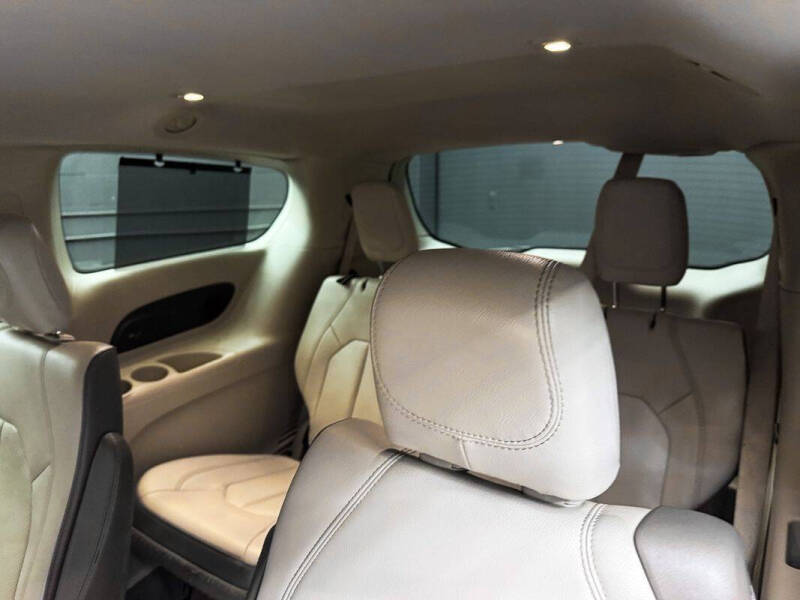 2017 Chrysler Pacifica Touring-L Plus