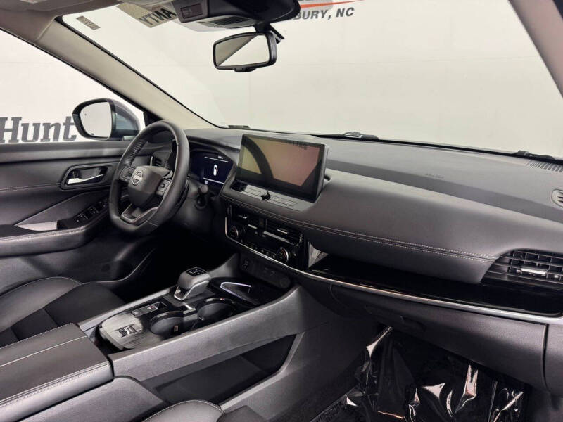 2025 Nissan Rogue SL