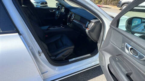 2024 Volvo S60 B5 Plus Dark Theme