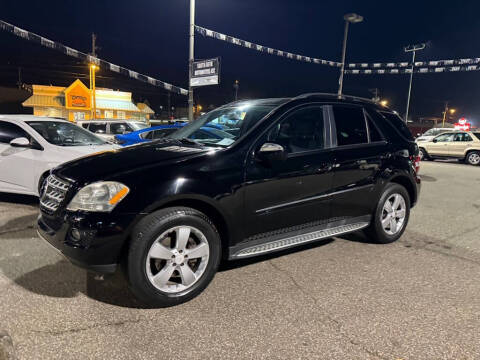 2009 Mercedes-Benz M-Class for sale at SOUTH FIFTH AUTOMOTIVE LLC in Marietta OH