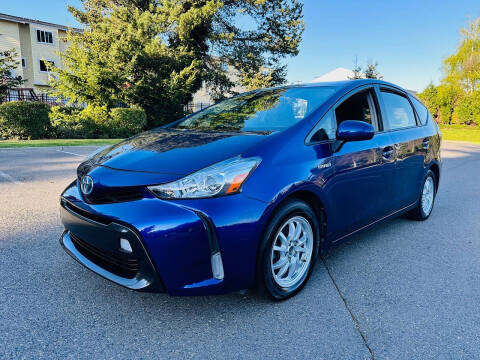 2016 Toyota Prius v Three