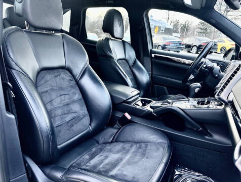 2017 Porsche Cayenne Platinum Edition