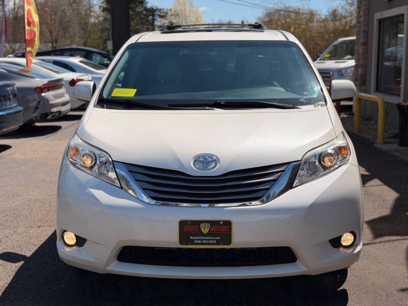 2017 Toyota Sienna XLE Premium 8-Passenger