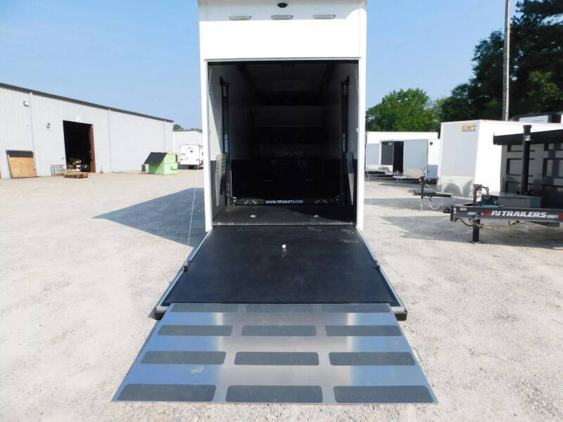 2025 United Trailers USH 32' Stacker Loaded