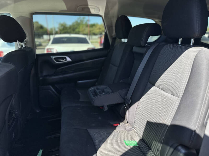 2018 Nissan Pathfinder SV