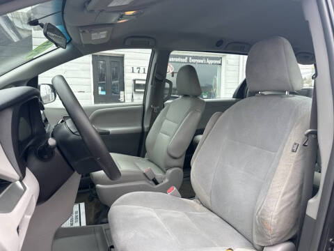 2015 Toyota Sienna L 7-Passenger
