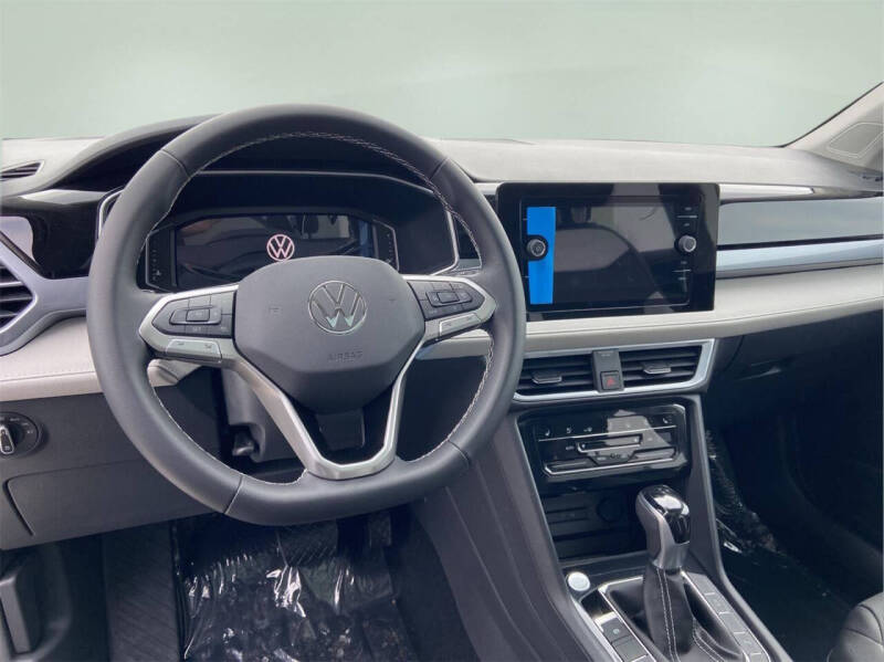 2026 Volkswagen Taos SEL 4Motion