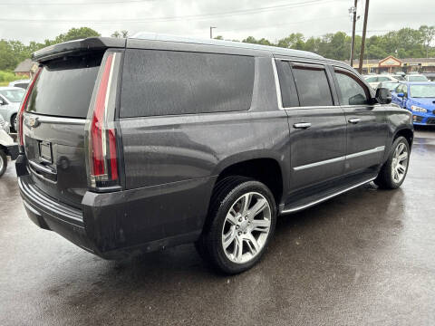 2017 Cadillac Escalade ESV Luxury