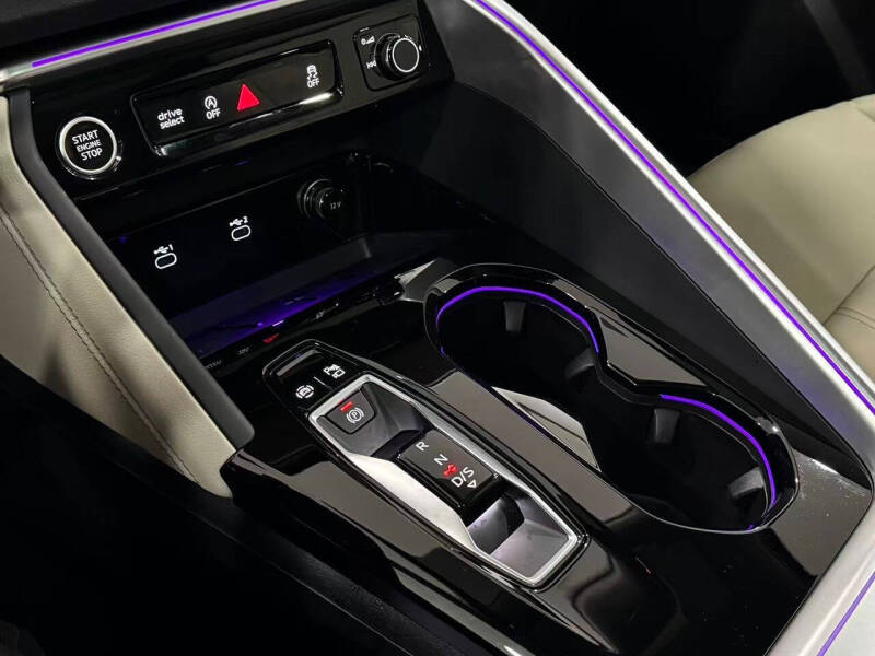 2025 Audi Q5 quattro Premium TFSI