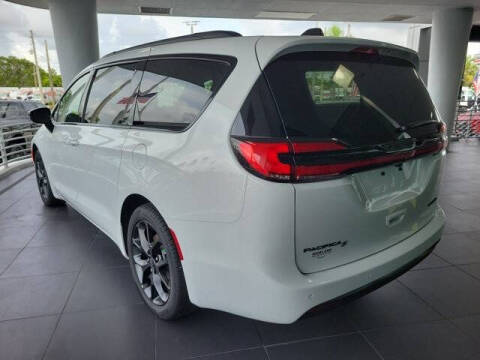 2027 Chrysler Pacifica Limited