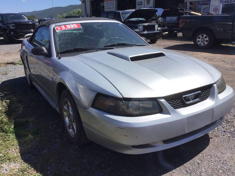 2004 Ford Mustang Deluxe