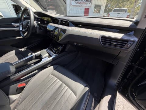 2022 Audi e-tron quattro Premium Plus