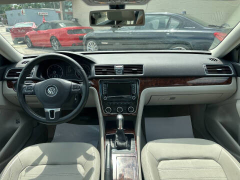 2012 Volkswagen Passat SEL