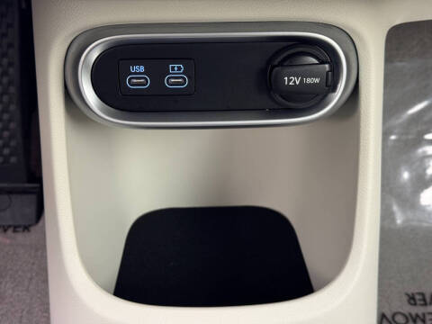 2024 Genesis GV60 Standard