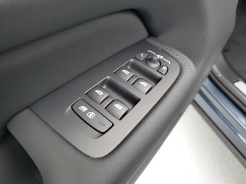 2026 Volvo XC60 T8 Plus