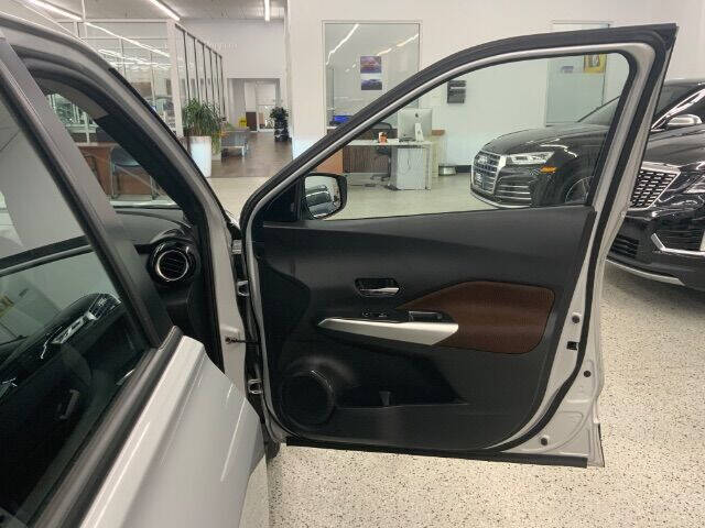 2020 Nissan Kicks SR