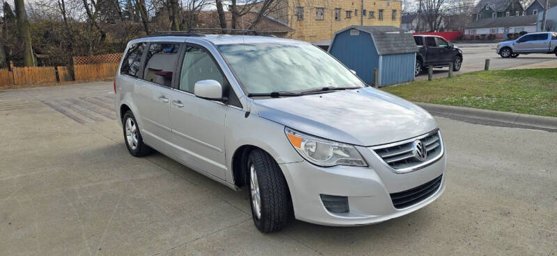 2011 Volkswagen Routan SE