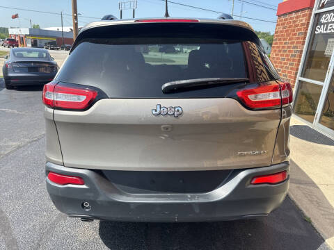 2017 Jeep Cherokee Sport