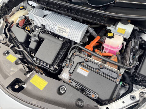 2014 Toyota Prius v Five