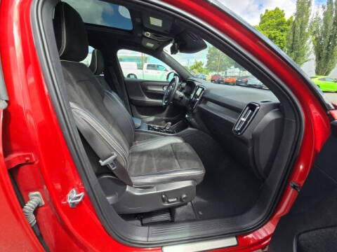 2021 Volvo XC40 T5 R-Design