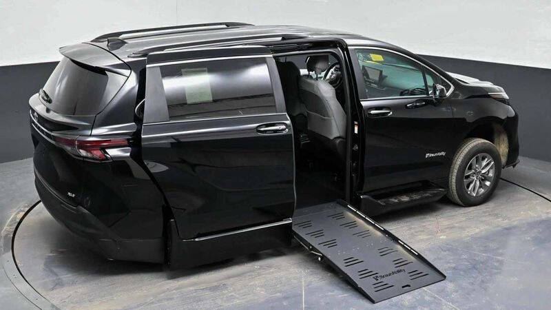 2025 Toyota Sienna XLE 7-Passenger