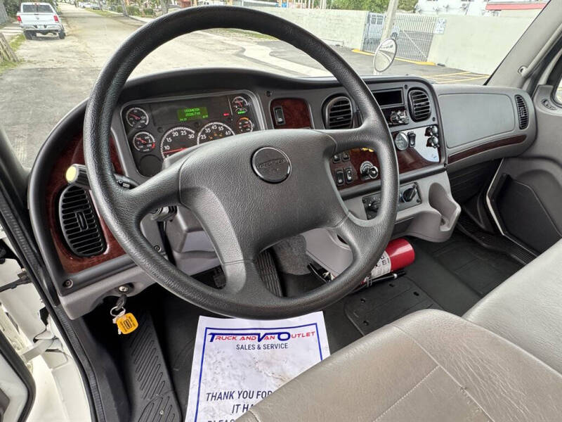 2019 Freightliner M2 106