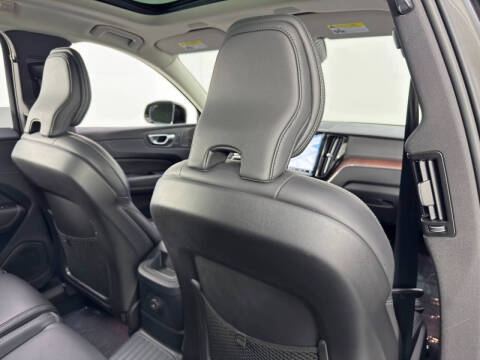 2024 Volvo XC60 Recharge T8 Ultimate Dark Theme