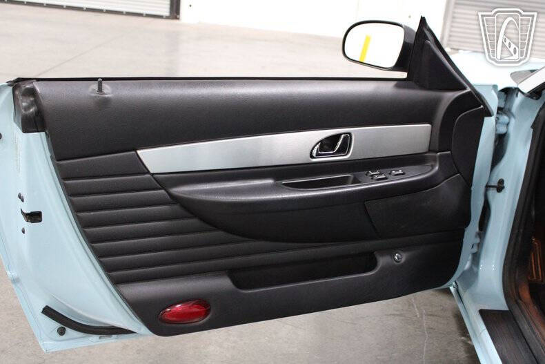 2003 Ford Thunderbird