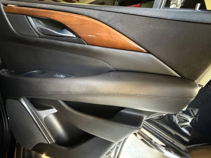 2016 Cadillac Escalade Luxury Collection