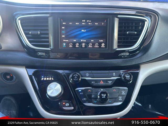 2020 Chrysler Voyager LXi