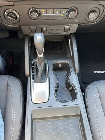 2025 Nissan Frontier SV