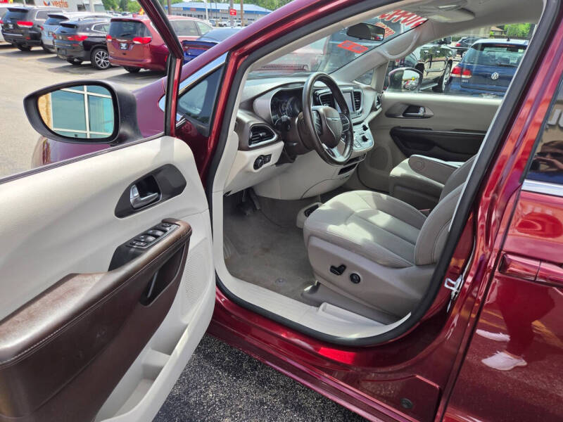 2020 Chrysler Voyager LX