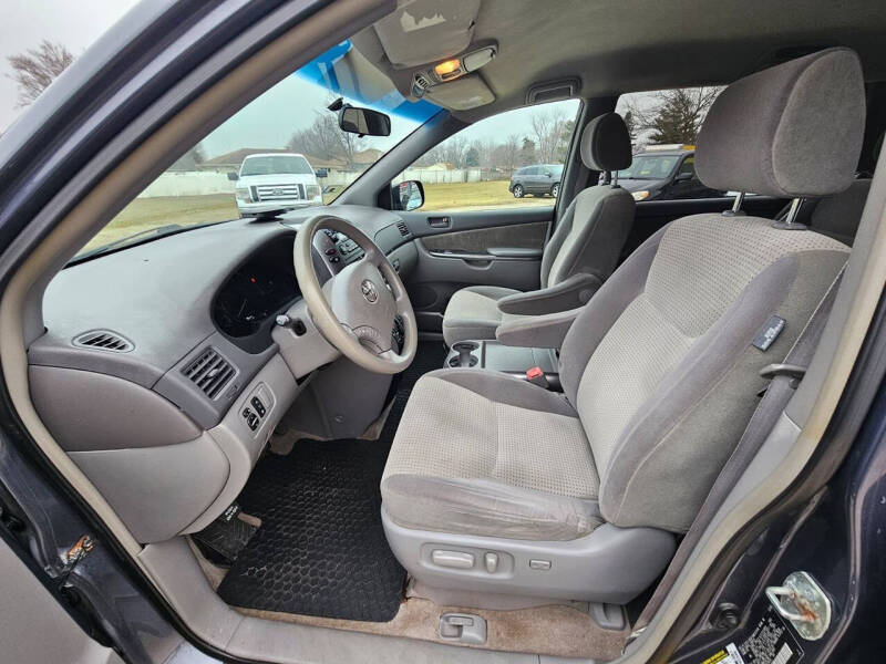 2008 Toyota Sienna LE 7-Passenger