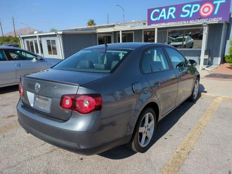 2010 Volkswagen Jetta null photo 2