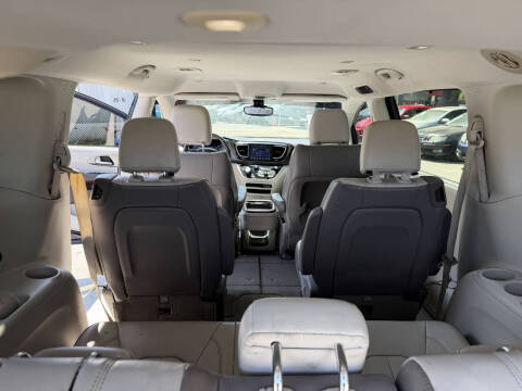 2017 Chrysler Pacifica Touring-L