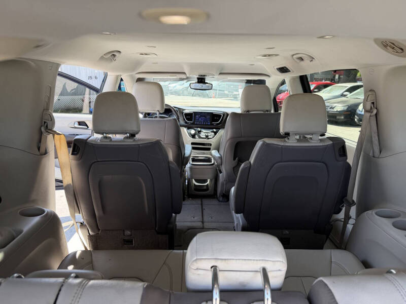 2017 Chrysler Pacifica Touring-L