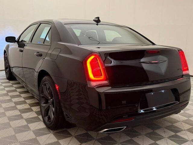 2023 Chrysler 300 S V6