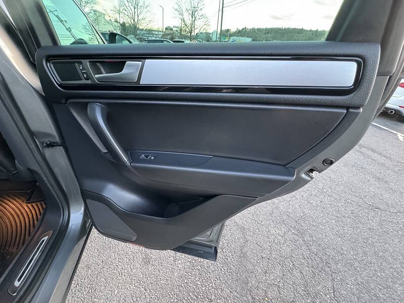 2014 Volkswagen Touareg V6 R-Line