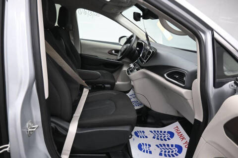2024 Chrysler Voyager LX