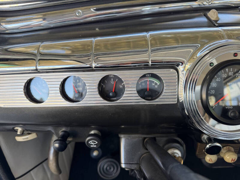 1948 Ford Super Deluxe