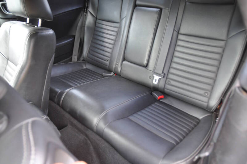 2013 Dodge Challenger SXT Plus
