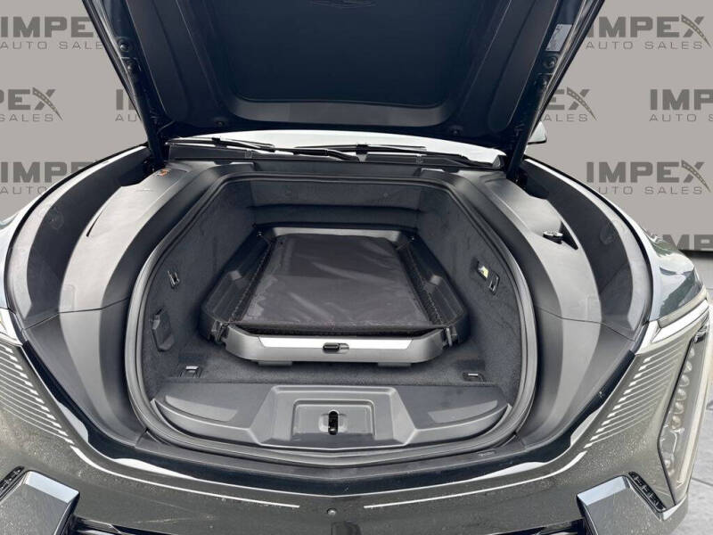 2025 Cadillac Escalade IQ Luxury 1