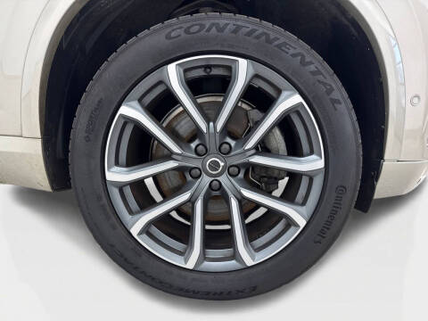2017 Volvo XC90 T6 Momentum