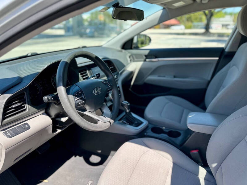 2019 Hyundai Elantra SE