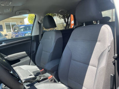 2019 Volkswagen Golf S