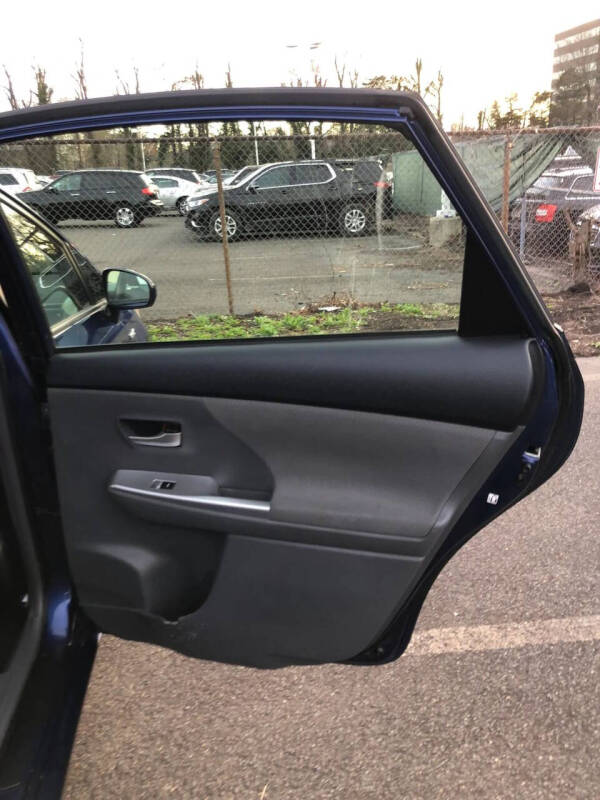 2013 Toyota Prius v Three