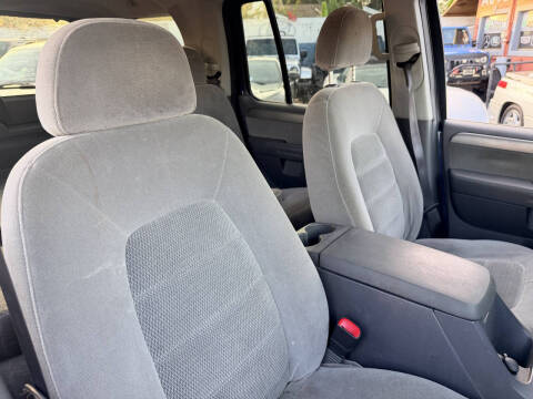 2004 Ford Explorer XLT