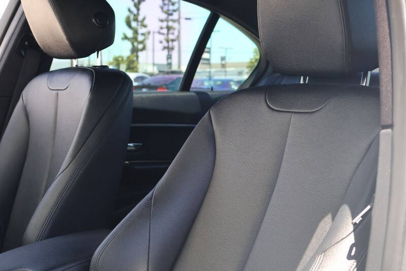 2016 BMW 3 Series 320i