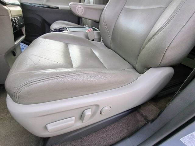 2019 Toyota Sienna XLE 7-Passenger Auto Access Seat