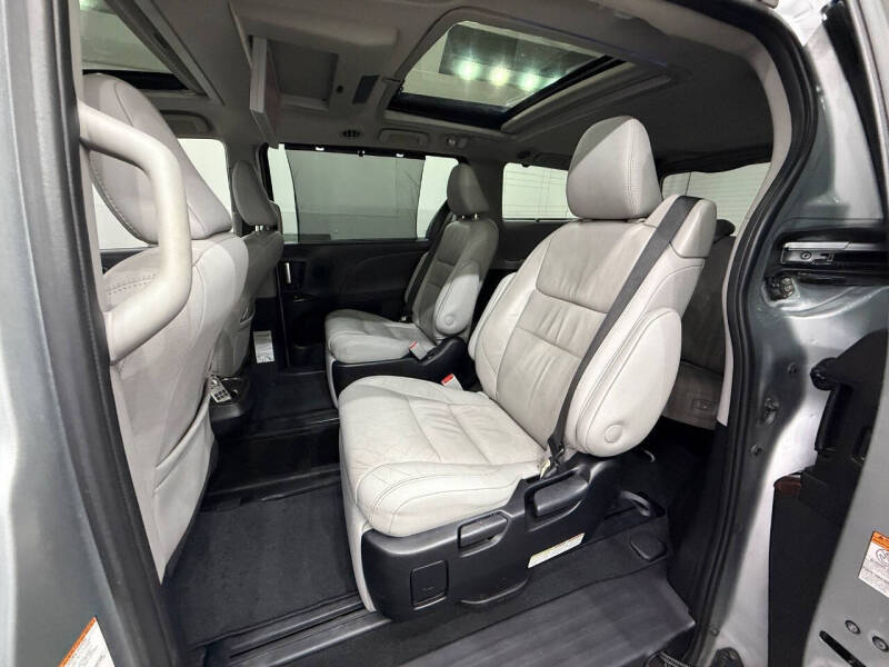 2019 Toyota Sienna Limited Premium 7-Passenger